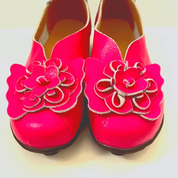 •Ultra Comfy Floral flat - Picture 2 of 8